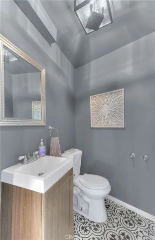 1641 N Crescent Heights, Los Angeles, CA 90069