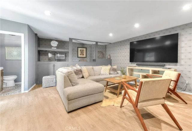 1641 N Crescent Heights, Los Angeles, CA 90069