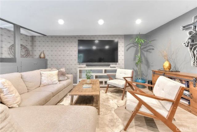 1641 N Crescent Heights, Los Angeles, CA 90069