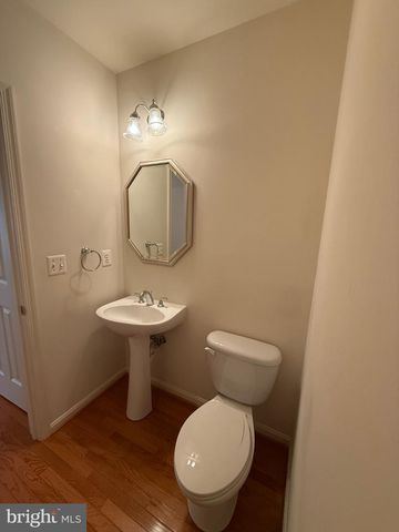 64 RIGGS RD, Fredericksburg, VA 22405