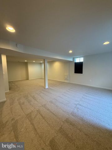 64 RIGGS RD, Fredericksburg, VA 22405