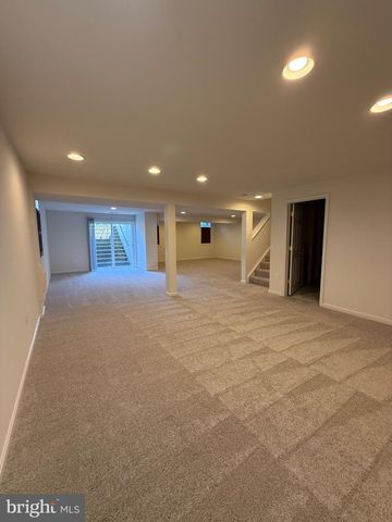 64 RIGGS RD, Fredericksburg, VA 22405