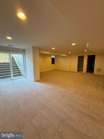 64 RIGGS RD, Fredericksburg, VA 22405