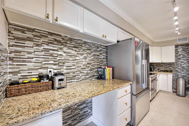 361 N Post Oak Lane 138, Houston, TX 77024