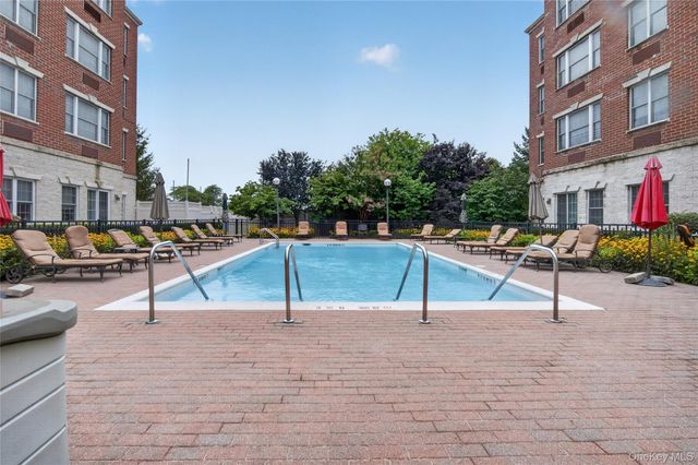 50 Merrick Avenue 423, East Meadow, NY 11554