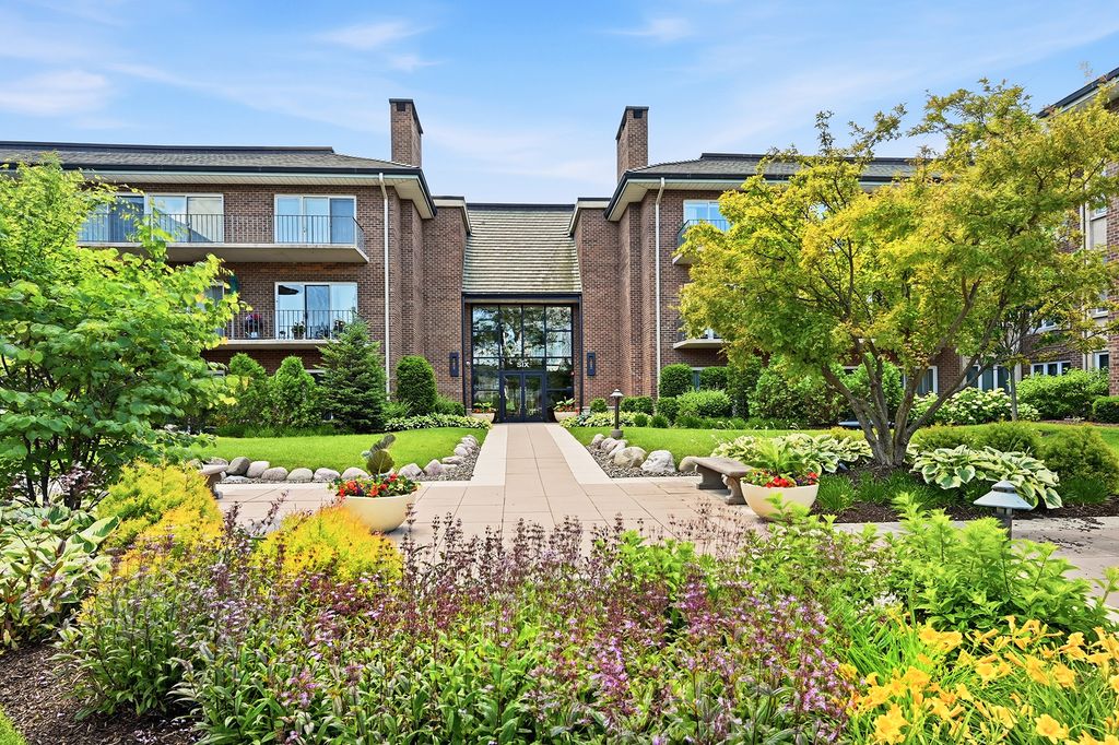 6 Oak Brook Club Drive J308, Oak Brook, IL 60523