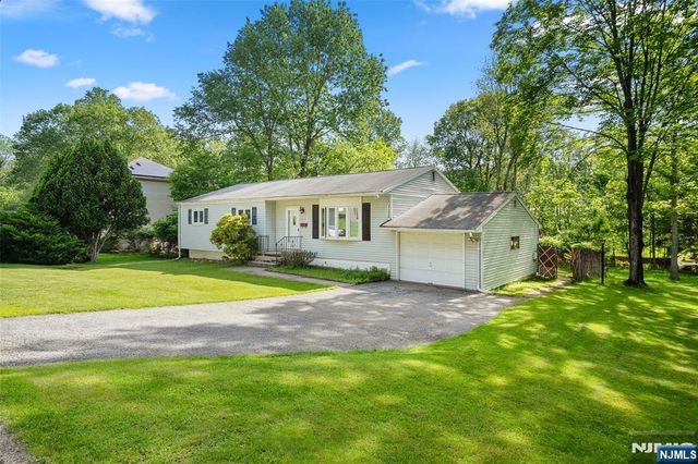 630 Woodland Avenue, Northvale, NJ 07647