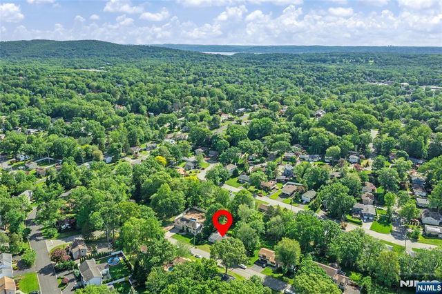 630 Woodland Avenue, Northvale, NJ 07647