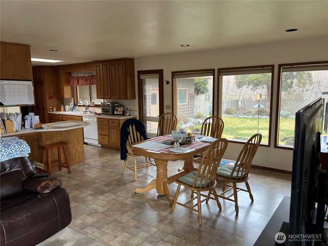 1501 N Grover Avenue, East Wenatchee, WA 98802