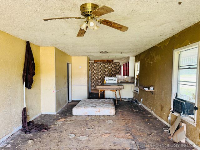 104 W 7th Street, Claremore, OK 74017