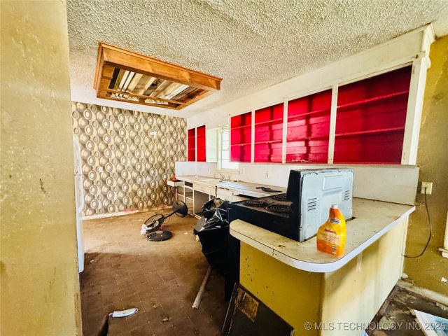 104 W 7th Street, Claremore, OK 74017