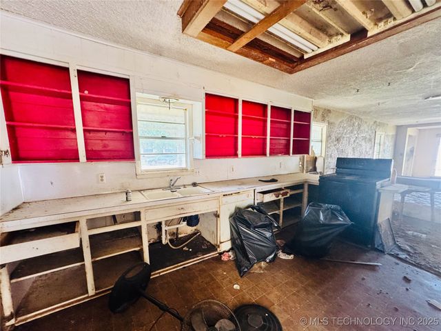 104 W 7th Street, Claremore, OK 74017