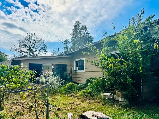 104 W 7th Street, Claremore, OK 74017