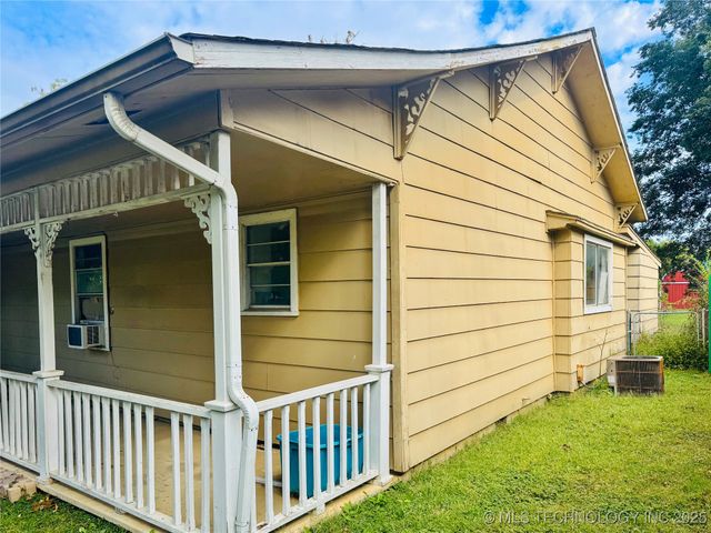 104 W 7th Street, Claremore, OK 74017