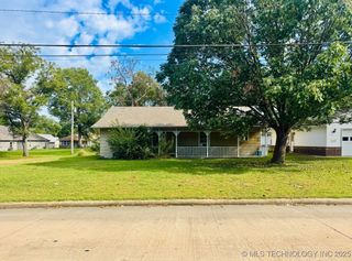 104 W 7th Street, Claremore, OK 74017