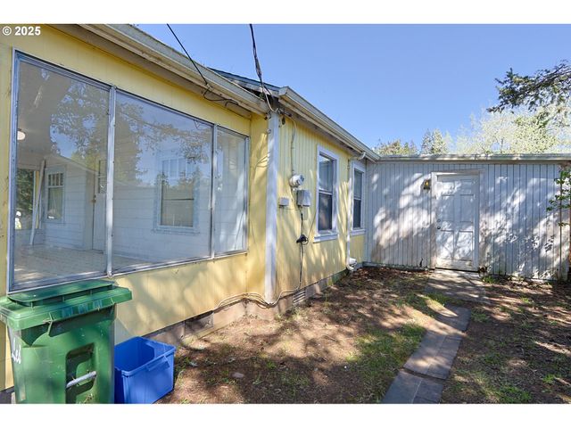 3380 WALNUT Ave, Coos Bay, OR 97420