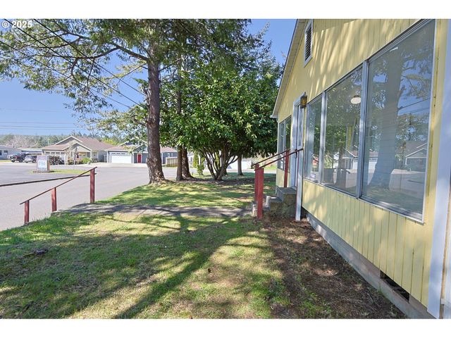 3380 WALNUT Ave, Coos Bay, OR 97420