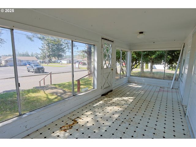 3380 WALNUT Ave, Coos Bay, OR 97420