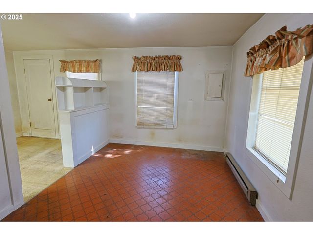 3380 WALNUT Ave, Coos Bay, OR 97420