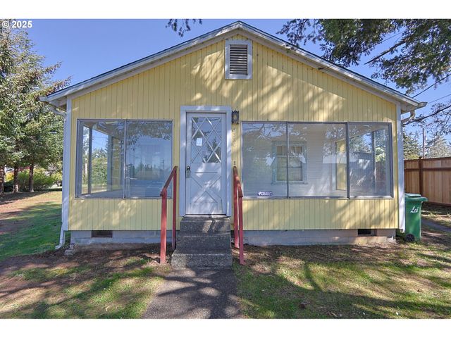 3380 WALNUT Ave, Coos Bay, OR 97420