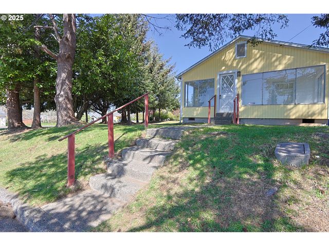 3380 WALNUT Ave, Coos Bay, OR 97420