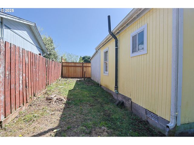 3380 WALNUT Ave, Coos Bay, OR 97420