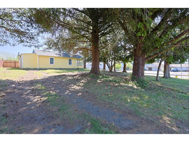 3380 WALNUT Ave, Coos Bay, OR 97420