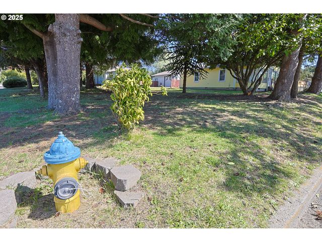 3380 WALNUT Ave, Coos Bay, OR 97420