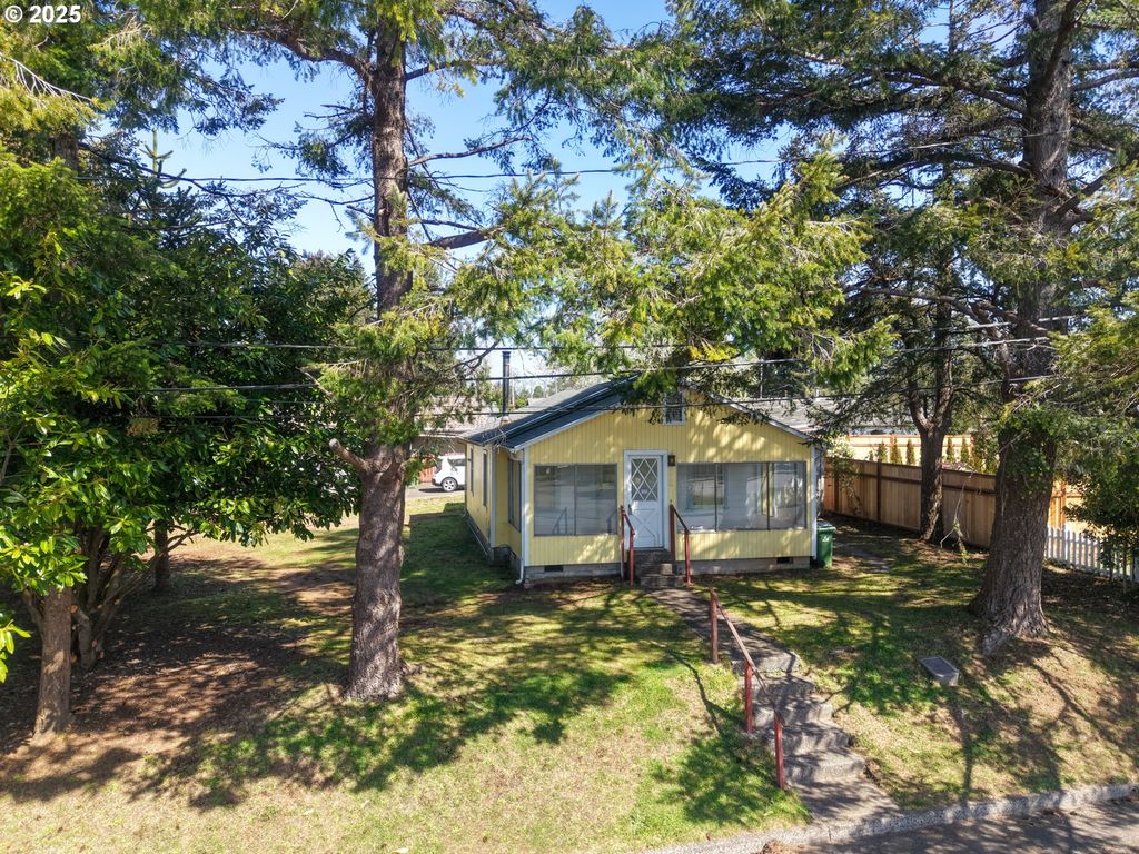 3380 WALNUT Ave, Coos Bay, OR 97420