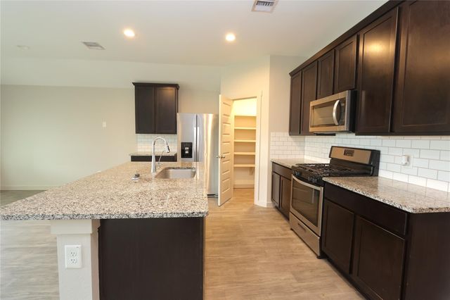 8215 Brahman Lane, Rosharon, TX 77583