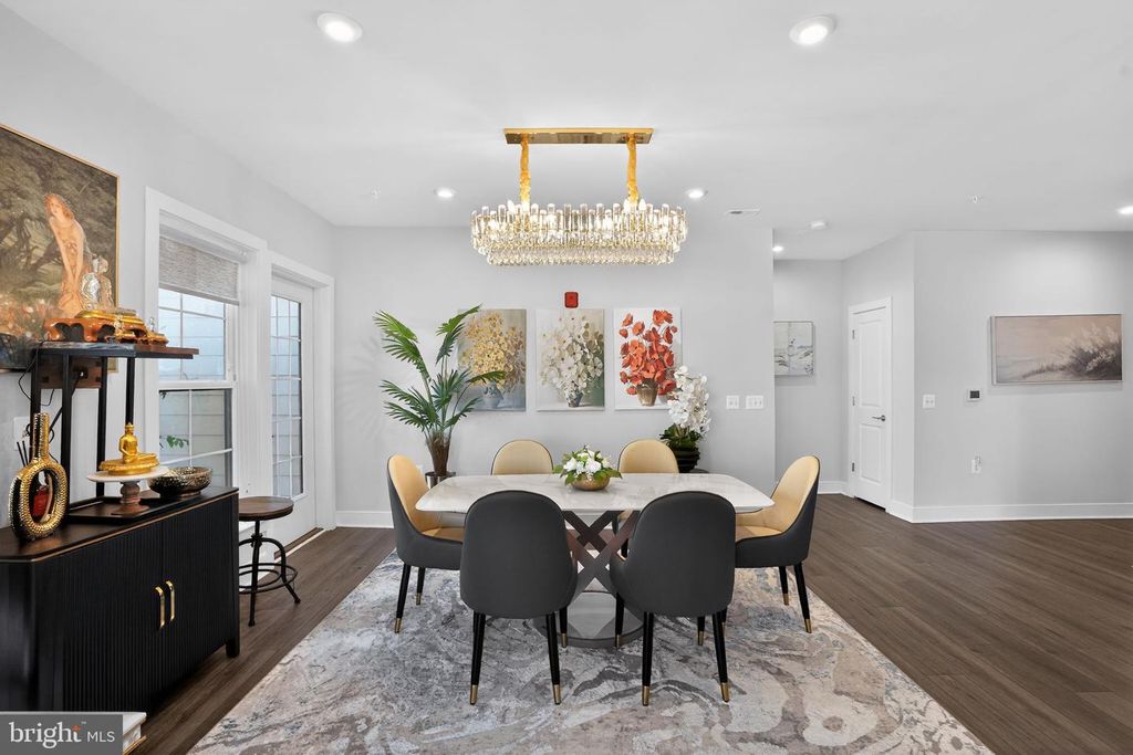 Image 14 of property listing at 102 SAINT IVES PL #401, Oxon Hill, MD 20745