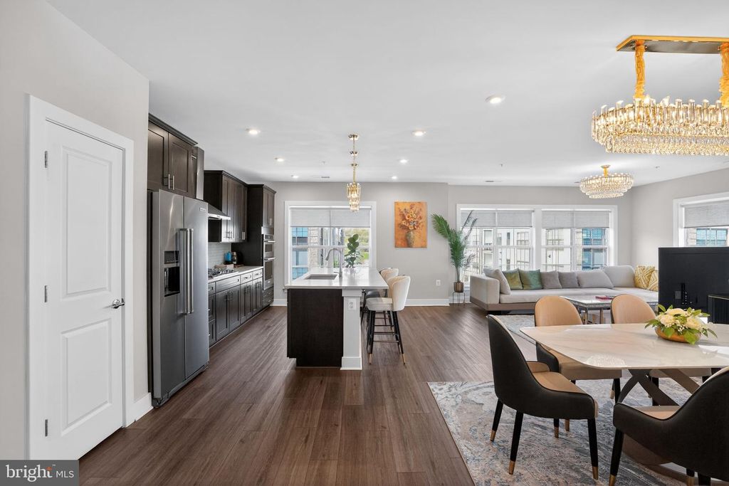 Image 15 of property listing at 102 SAINT IVES PL #401, Oxon Hill, MD 20745