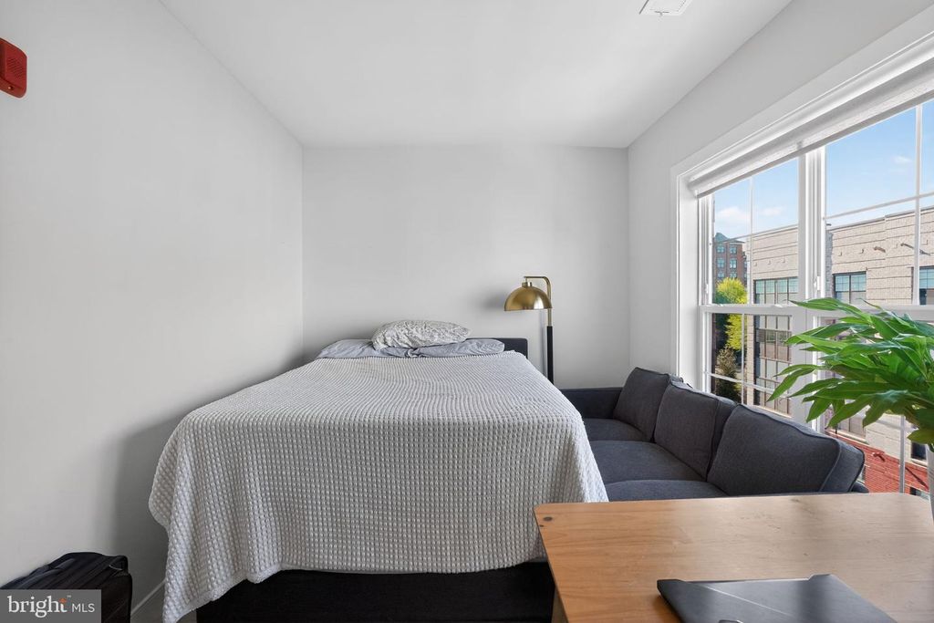 Image 17 of property listing at 102 SAINT IVES PL #401, Oxon Hill, MD 20745