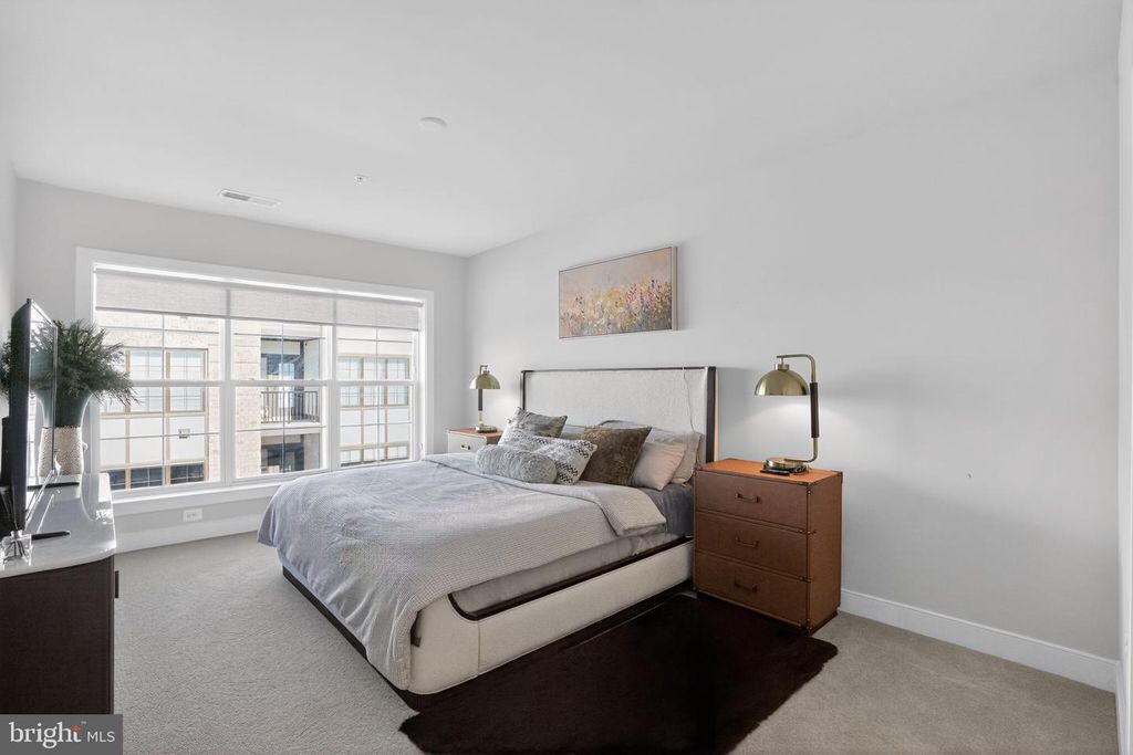 Image 19 of property listing at 102 SAINT IVES PL #401, Oxon Hill, MD 20745