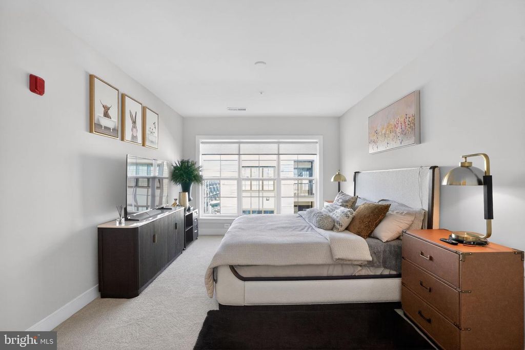 Image 20 of property listing at 102 SAINT IVES PL #401, Oxon Hill, MD 20745