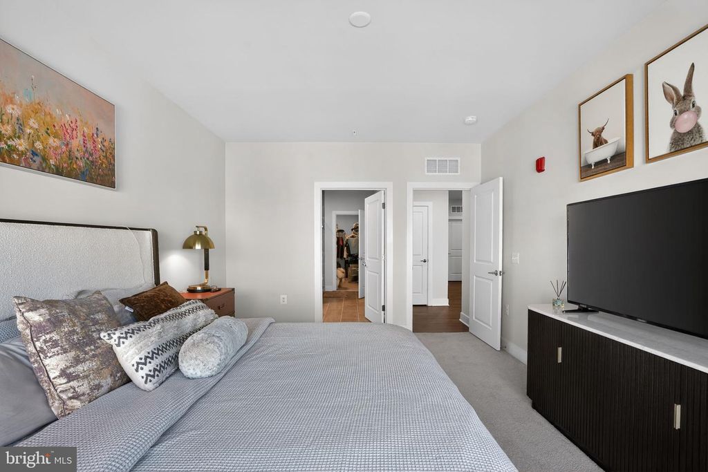 Image 22 of property listing at 102 SAINT IVES PL #401, Oxon Hill, MD 20745