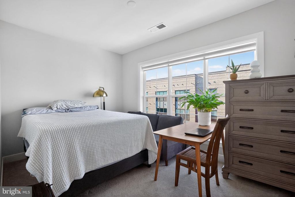 Image 23 of property listing at 102 SAINT IVES PL #401, Oxon Hill, MD 20745