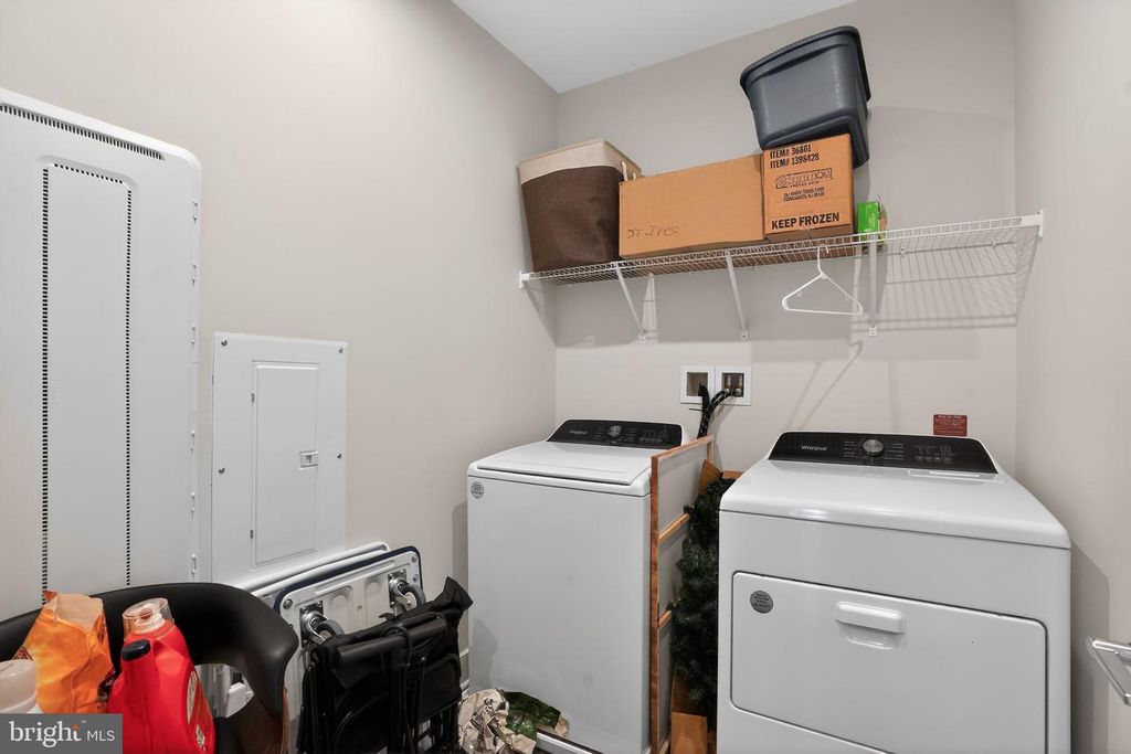 Image 29 of property listing at 102 SAINT IVES PL #401, Oxon Hill, MD 20745