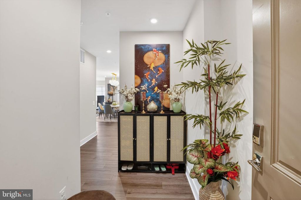 Image 30 of property listing at 102 SAINT IVES PL #401, Oxon Hill, MD 20745