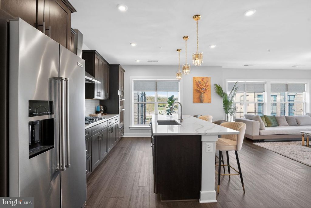 Image 8 of property listing at 102 SAINT IVES PL #401, Oxon Hill, MD 20745