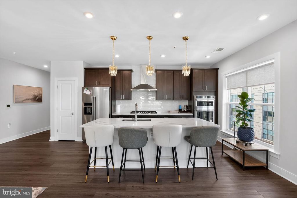 Image 9 of property listing at 102 SAINT IVES PL #401, Oxon Hill, MD 20745