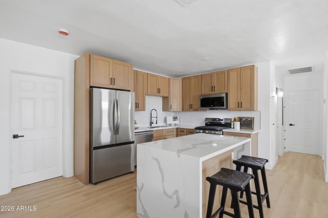 3216 E PIERCE Street, Phoenix, AZ 85008