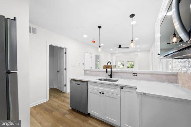 865 N READ AVE, Runnemede, NJ 08078
