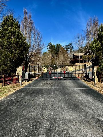 13 Gladys Lane, Young Harris, GA 30582