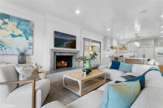 327 Amethyst, Newport Beach, CA 92662