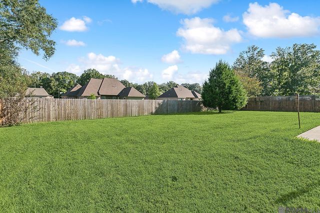 12221 Hampton Village Ave, Central, LA 70818