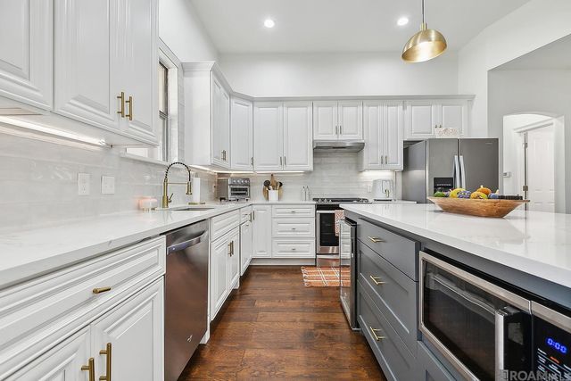 12221 Hampton Village Ave, Central, LA 70818