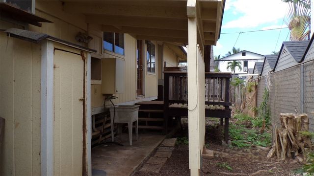 68-046 Apuhihi Street B, Waialua, HI 96791