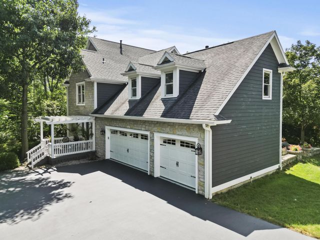 9776 Erin Woods Drive, Dublin, OH 43017