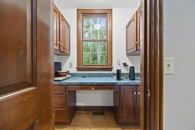 9776 Erin Woods Drive, Dublin, OH 43017